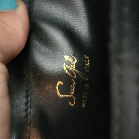 Susan Gail Shoulder Bag - Picture 11 of 14